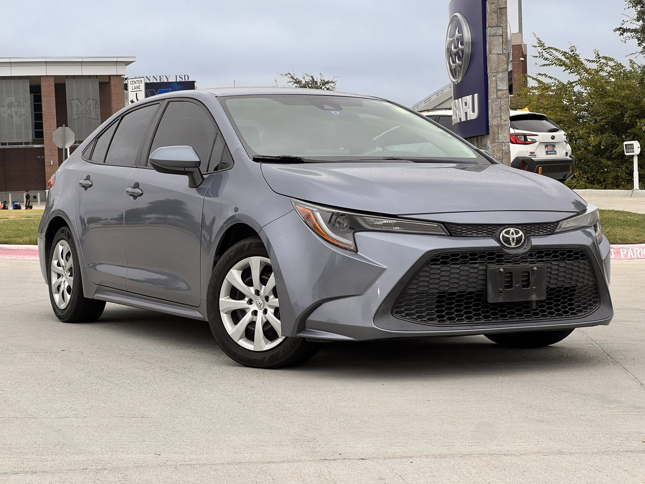 Used 2022 Toyota Corolla LE FWD image 2