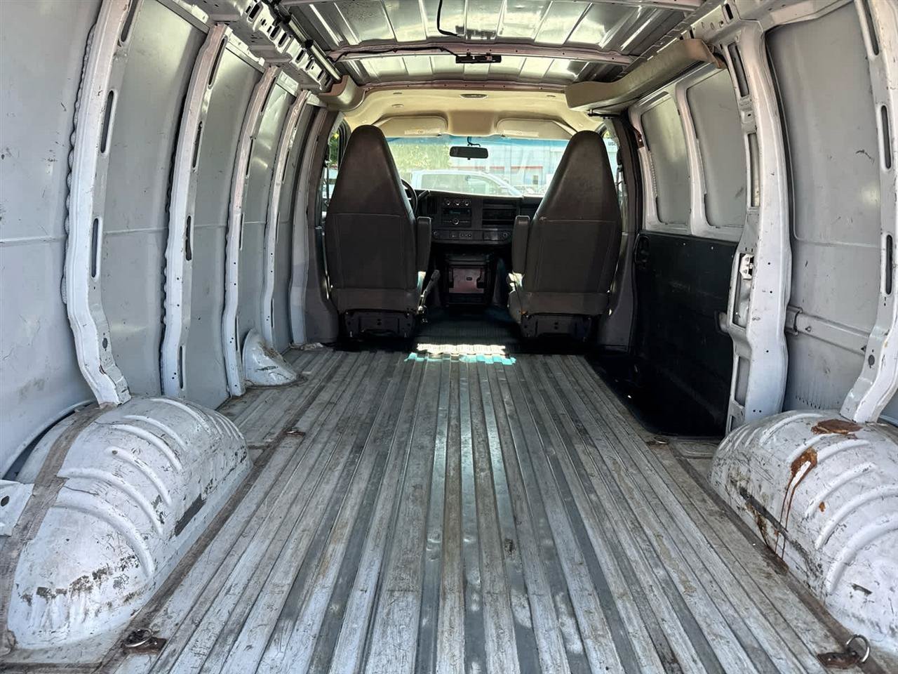 Used 2020 GMC Savana 2500 RWD image 17