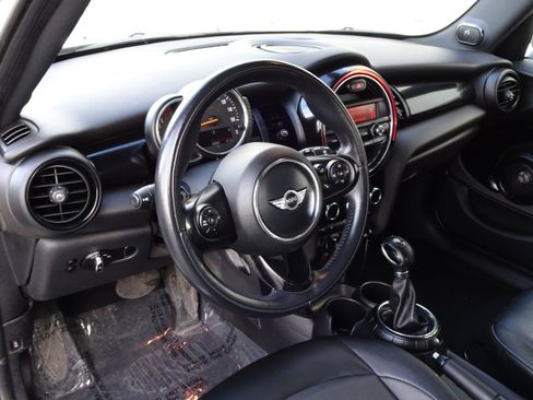 Used 2016 MINI Cooper 4-Door Hardtop image 10