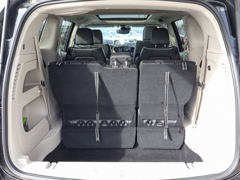 Used 2024 Chrysler Pacifica Limited image 20