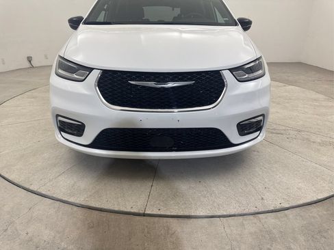 Used 2025 Chrysler Pacifica Select FWD image 10