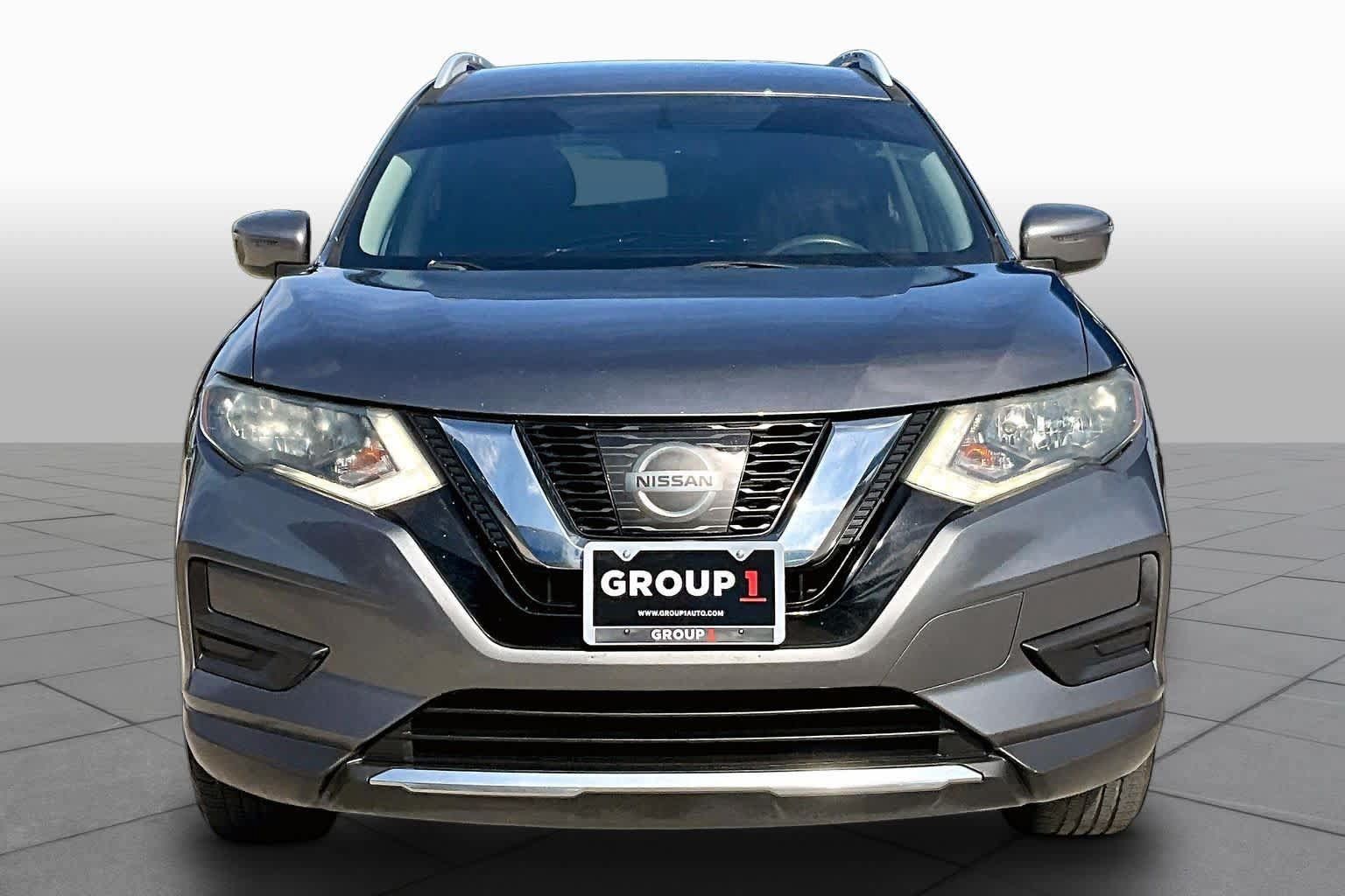 Used 2017 Nissan Rogue SV AWD/4WD image 4