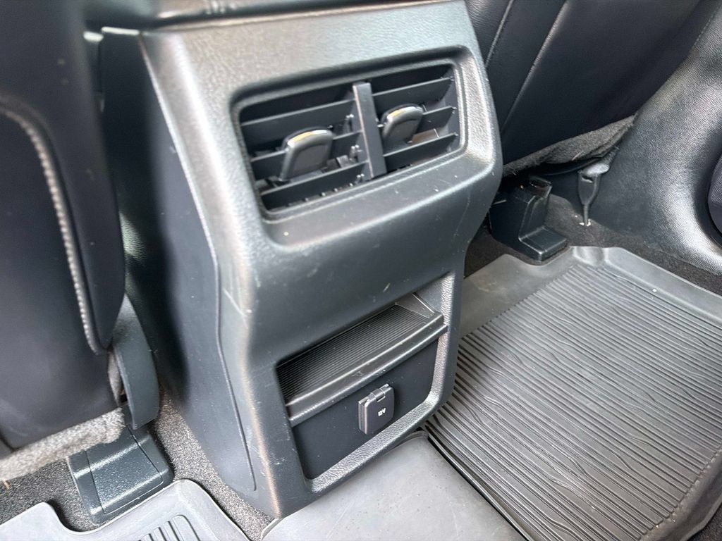 Used 2020 Ford Edge SEL w/ Cold Weather Package AWD/4WD image 17