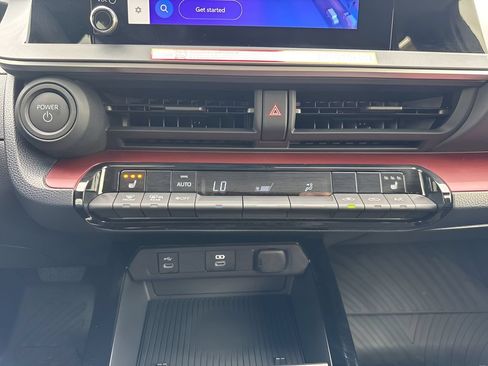 Used 2026 Toyota Prius Plug-In Hybrid FWD image 22