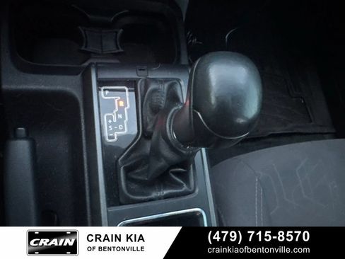 Used 2017 Toyota Tacoma TRD Off-Road w/ Premium & Technology Package AWD/4WD image 22