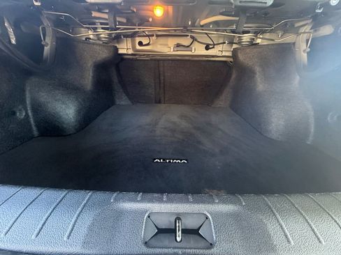 Used 2025 Nissan Altima 2.5 SV image 19