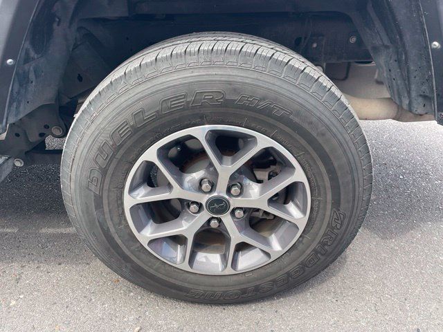 Used 2024 Jeep Gladiator Sport AWD/4WD image 17