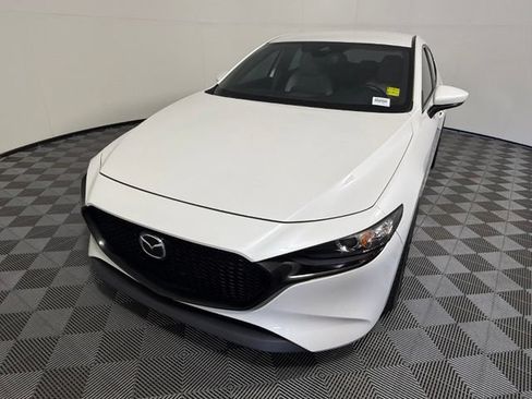 Used 2019 MAZDA MAZDA3 Hatchback w/ Preferred Package FWD image 2