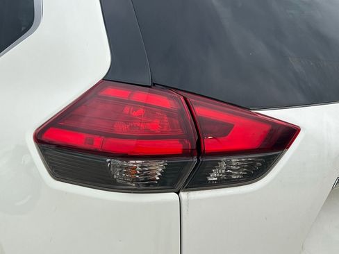 Used 2017 Nissan Rogue SV image 13