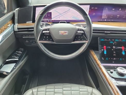 Used 2025 Cadillac Escalade Sport Platinum RWD image 14