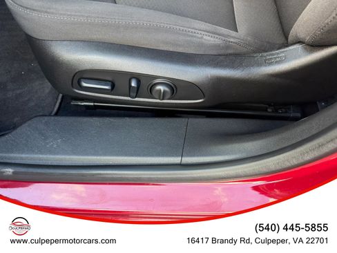 Used 2017 Chevrolet Malibu LT FWD image 8