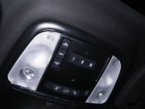 Used 2020 Jeep Grand Cherokee Limited image 28