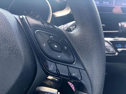 Used 2019 Toyota C-HR LE FWD image 21