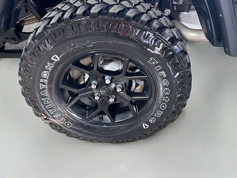 Used 2024 Jeep Gladiator Sport AWD/4WD image 9
