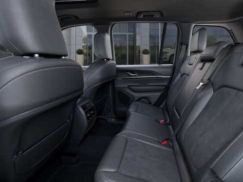New 2026 Jeep Grand Cherokee Altitude RWD image 23