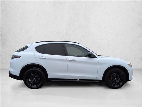 Used 2021 Alfa Romeo Stelvio Ti Sport AWD/4WD image 4