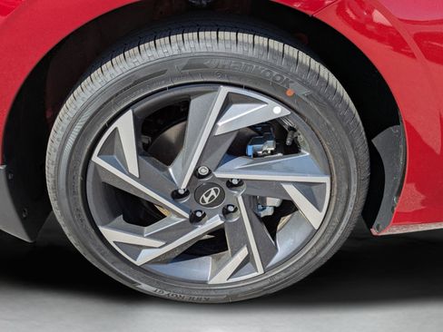 Used 2025 Hyundai Elantra Limited FWD image 28