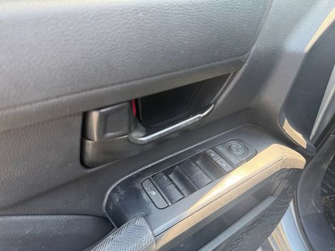 Used 2025 Toyota Tacoma SR5 AWD/4WD image 22