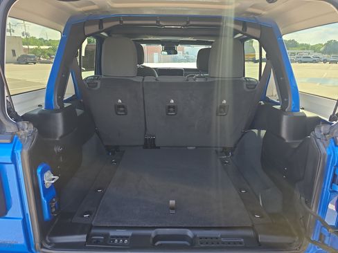 Used 2024 Jeep Wrangler Unlimited Rubicon w/ Convenience Group AWD/4WD image 12