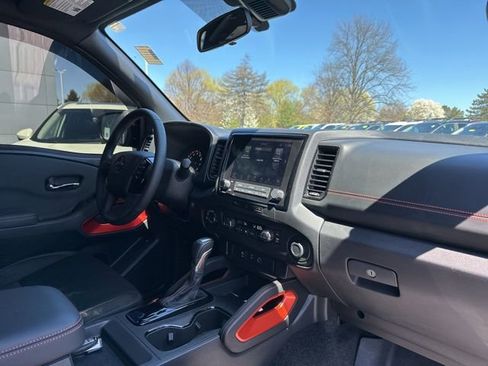 Used 2024 Nissan Frontier PRO-4X w/ Technology Package AWD/4WD image 16