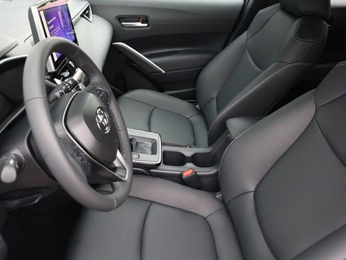 Used 2026 Toyota Corolla Cross XLE FWD image 14