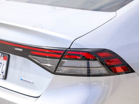 Used 2024 Honda Accord EX-L image 9