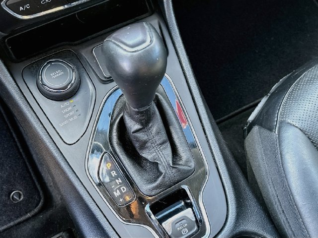 Used 2020 Jeep Cherokee Limited AWD/4WD image 17