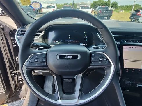 Used 2024 Jeep Grand Cherokee Limited 4xe AWD/4WD image 11
