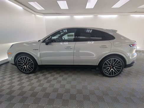 New 2026 Porsche Cayenne E-Hybrid Coupe AWD/4WD image 2
