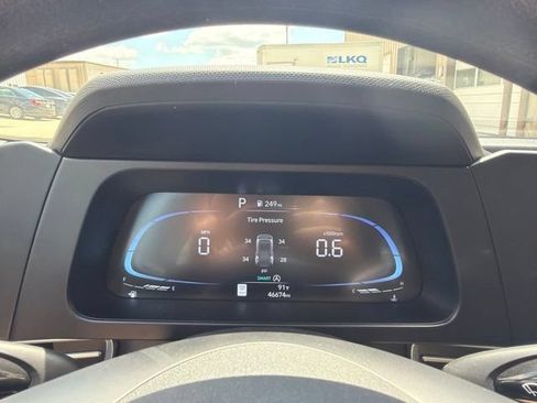 Used 2024 Hyundai Elantra SE FWD image 11