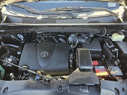 Used 2017 Toyota Highlander XLE FWD image 10
