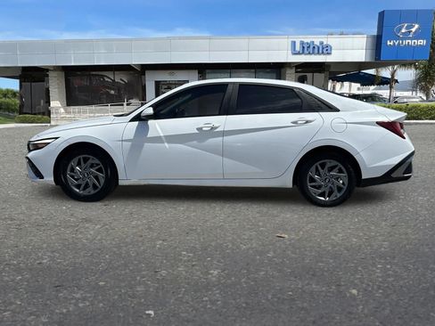 Used 2025 Hyundai Elantra Hybrid FWD image 6