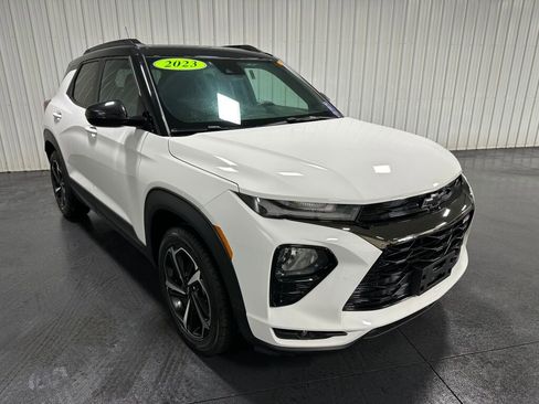 Used 2023 Chevrolet TrailBlazer RS w/ Sun and Liftgate Package image 2
