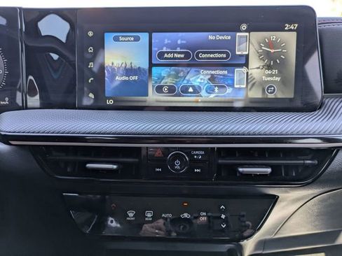 Certified 2025 Nissan Kicks SR FWD image 12