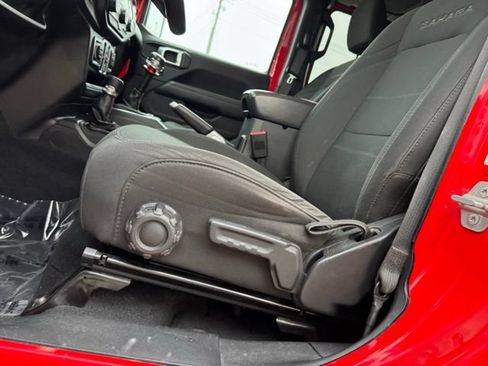 Used 2018 Jeep Wrangler Unlimited Sahara w/ Cold Weather Group AWD/4WD image 6