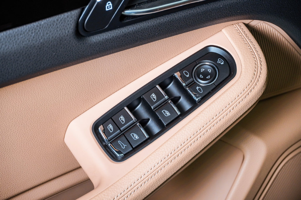 Certified 2026 Porsche Macan AWD/4WD image 26