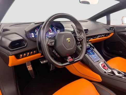 Used 2020 Lamborghini Huracan EVO image 9