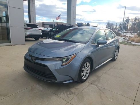 Used 2024 Toyota Corolla LE image 3