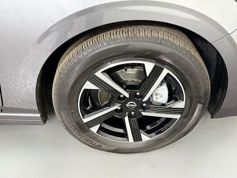 Used 2025 Nissan Sentra SV image 32