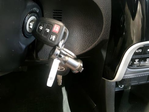 Used 2017 Toyota Corolla SE image 21