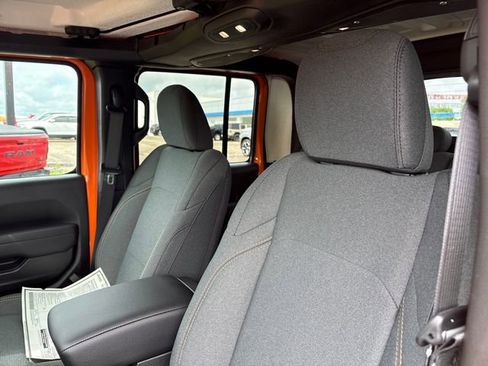 New 2026 Jeep Gladiator Sport AWD/4WD image 9