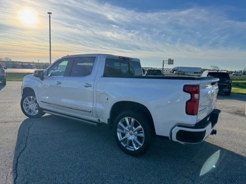 Used 2022 Chevrolet Silverado 1500 High Country w/ High Country Premium Package AWD/4WD image 7
