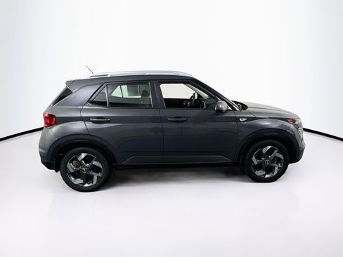 Used 2023 Hyundai Venue SEL FWD image 4