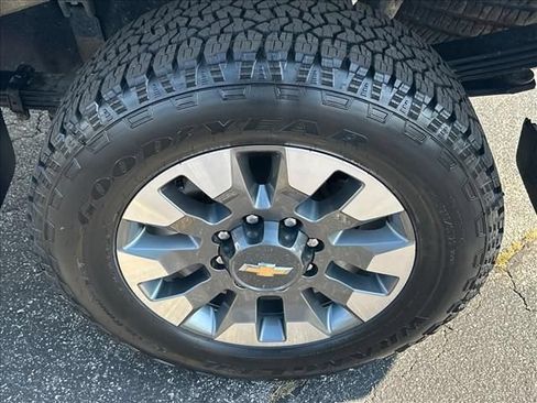 Certified 2022 Chevrolet Silverado 2500 Custom w/ Gooseneck/5TH Wheel Package AWD/4WD image 35