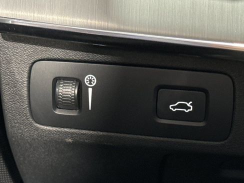 Used 2022 Volvo XC90 T5 Momentum image 39