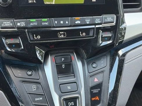 Used 2023 Honda Odyssey Touring image 3