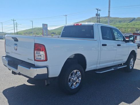 Used 2024 RAM 2500 Big Horn AWD/4WD image 3