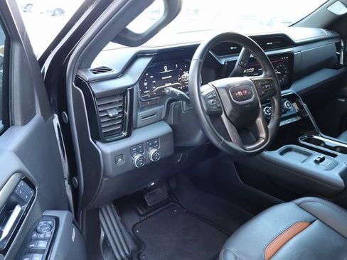 Used 2025 GMC Sierra 2500 AT4 image 4