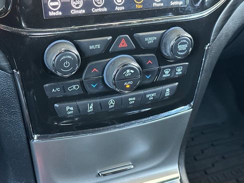 Used 2021 Jeep Grand Cherokee Laredo X image 21