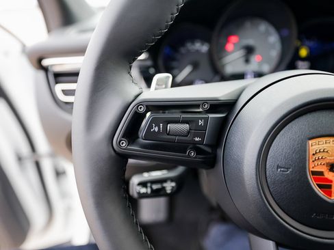 Certified 2026 Porsche Macan S AWD/4WD image 17